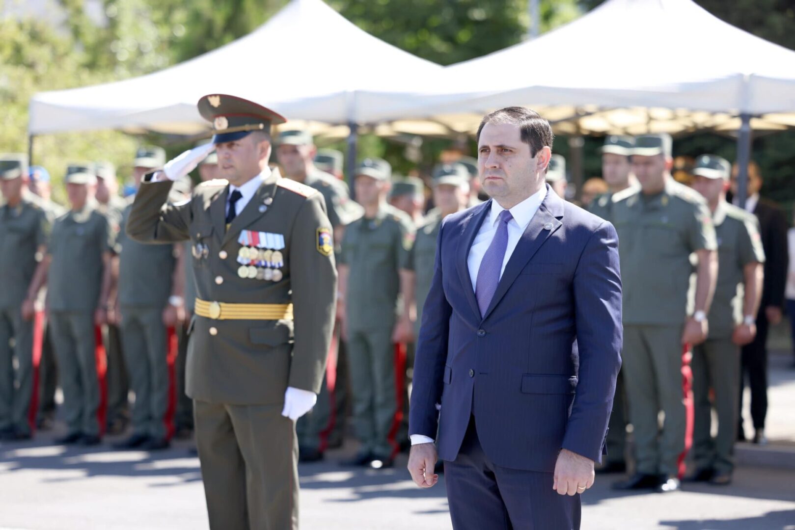 L’honneur de s’engager pour la défense de l’Arménie devrait être tentant pour la jeunesse arménienne affirme Suren Papikyan