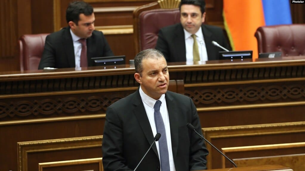 L&rsquo;ex ministre de l&rsquo;Economie, Vahan Kerobian, relie son inculpation à son refus de rendre des services à de hauts fonctionnaires