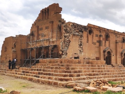 Une surveillance du temple paléochrétien de Yererouyk en Arménie a été effectuée, des travaux sont prévus