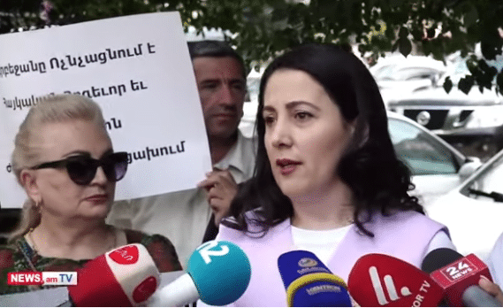 Les personnes déplacées de force de l&rsquo;Artsakh manifestent devant le bureau de l&rsquo;ONU