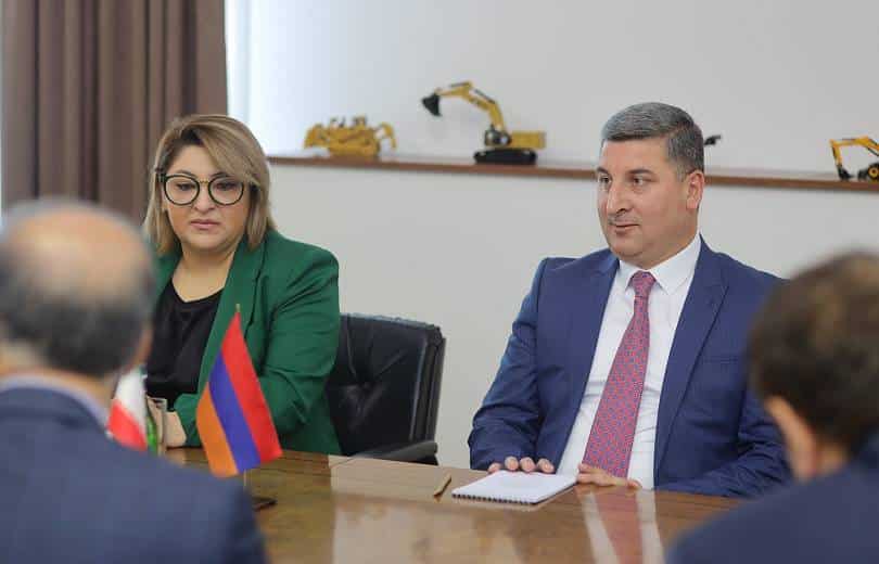 Le ministre arménien des Territoires Gnel Sanosyan et l’ambassadeur iranien Sobhani ont souligné la nécessité d&rsquo;achever rapidement la construction de la 3e ligne de transport d&rsquo;électricité Iran-Arménie