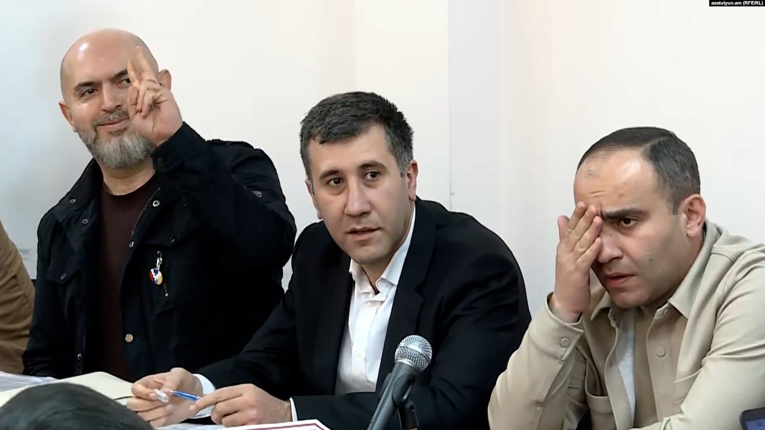 L&rsquo;arrestation du chef de l&rsquo;opposition arménienne à nouveau prolongée