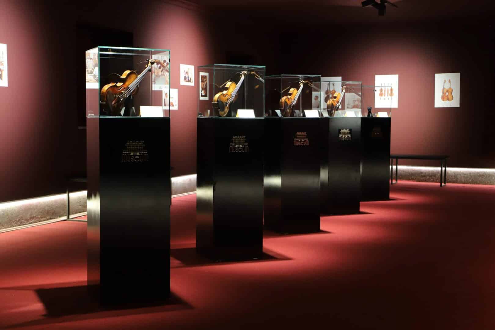 Les violons légendaires d&rsquo;Antonio Stradivarius et Giuseppe Guarneri exposés à Kapan dans la région de Syunik au sud de l’Arménie