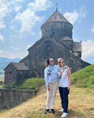 La sous-secrétaire d&rsquo;État américain Uzra Zeya arrivée en Arménie a visité le complexe du monastère de Haghpat