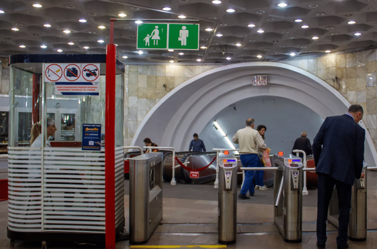 Le métro de Yerevan abandonnera complètement les jetons à partir de janvier 2025