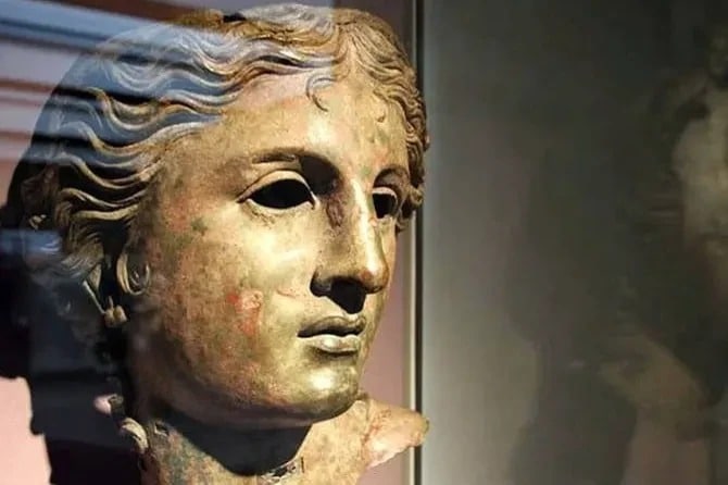 La tête et la main de la statue en bronze de la déesse arménienne Anahit seront exposées au Musée d&rsquo;histoire de l&rsquo;Arménie à partir du 21 septembre