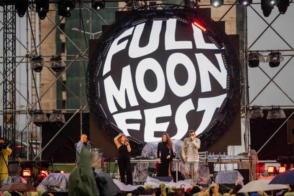 La quatrième fête de la pleine lune réunit des artistes célèbres