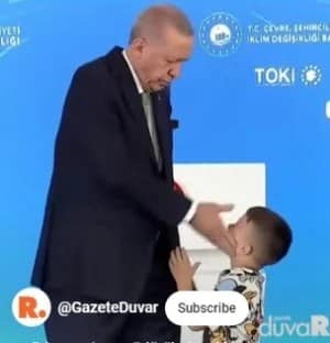 Erdogan a giflé l&rsquo;enfant qui refusait de lui baiser la main