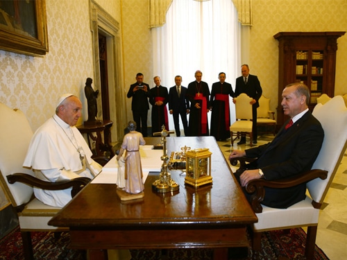 Erdogan appelle le pape à « élever la voix » contre une « propagande perverse »