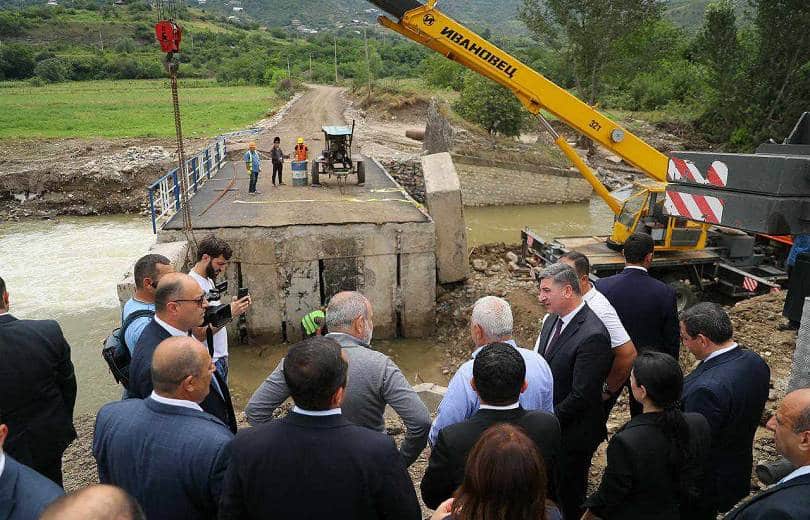 Le Premier ministre arménien a pris connaissance de la construction du pont temporaire de Khashtarak