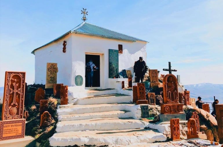 Les sauveteurs sont venus en aide au citoyen qui est tombé et s&rsquo;est blessé à la jambe près de « Surb Hovhannes »