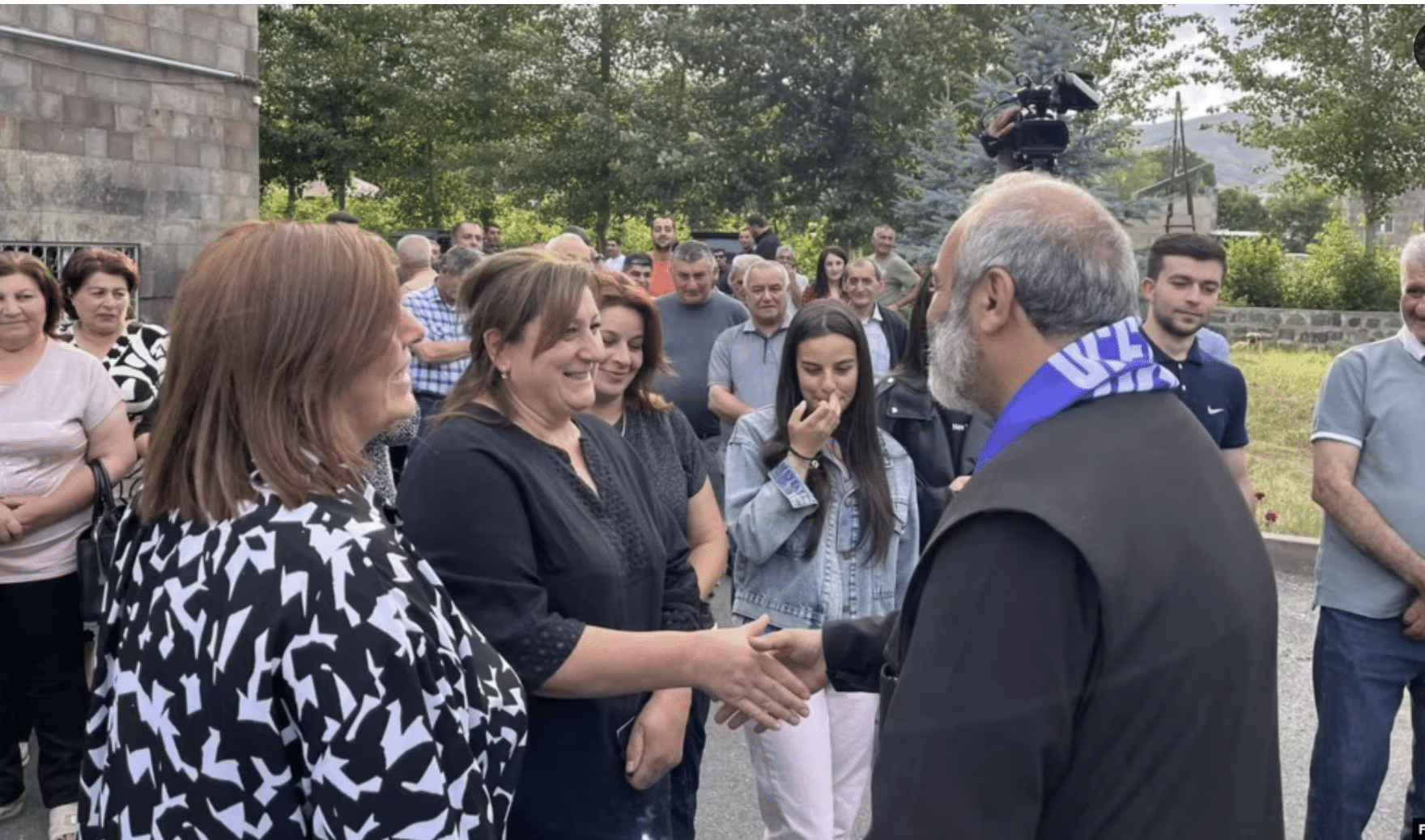 L’archevêque Galstanian poursuit sa tournée dans les provinces d’Arménie, loin des caméras…