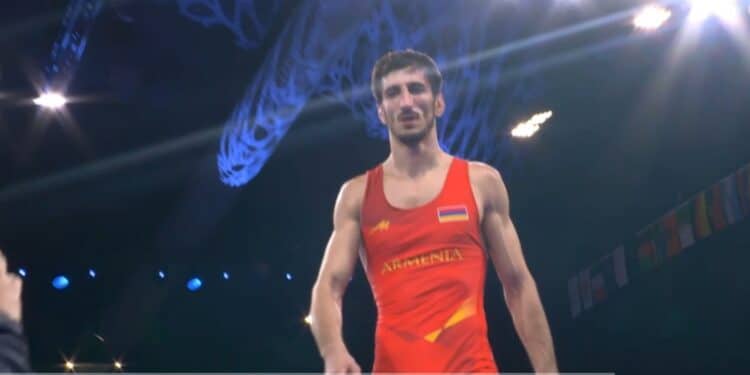 JO Paris-2024 : Slavik Galstyan (Arménie) s’impose sur le Français M. Sylla et atteint la demi-finale de lutte gréco-romaine