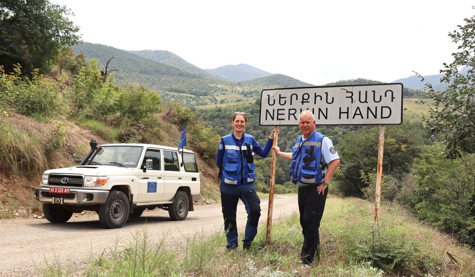 La mission d’observation de l’UE en Arménie était hier au village frontalier de Nerkin Hand dans la région de Syunik