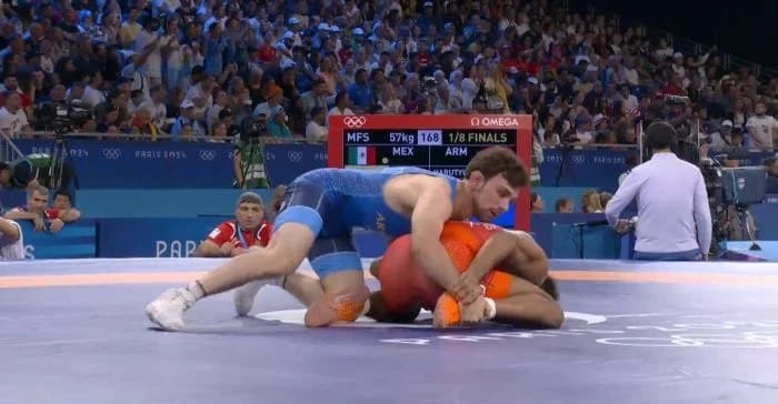 JO Paris-2024. Arsen Harutyunyan (Arménie) a débuté avec une victoire (13-3) il est en 1/4 de finale de lutte libre (57 kg)