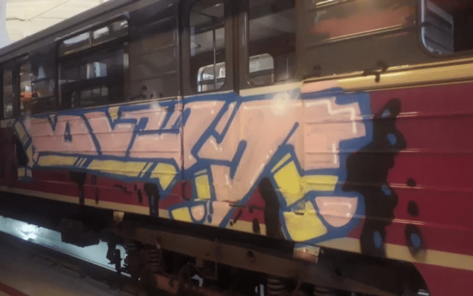 « C&rsquo;est une erreur de me punir pour mes relations avec la France », accuse un Français emprisonné à Bakou pour des… graffitis