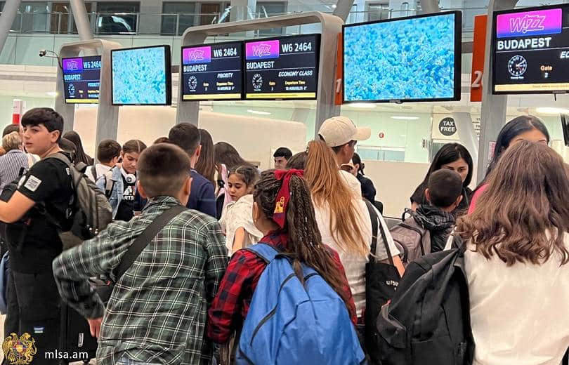 120 enfants déplacés de force du Haut-Karabakh se sont rendus en Hongrie pour participer à un camp d&rsquo;été