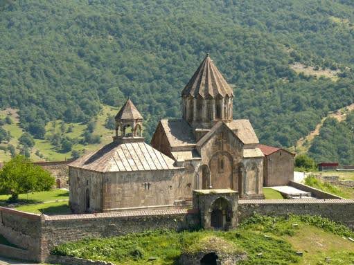 Après la publication d&rsquo;articles sur les monastères de l&rsquo;Artsakh dans l’Osservatore Romano, mettant en doute la nature arménienne de ces édifices, le Vatican a ouvert une enquête