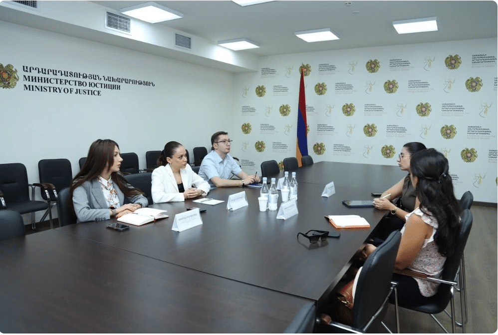 Le ministère arménien de la justice et la Fondation pour le développement de la démocratie discutent de l&rsquo;après-ratification