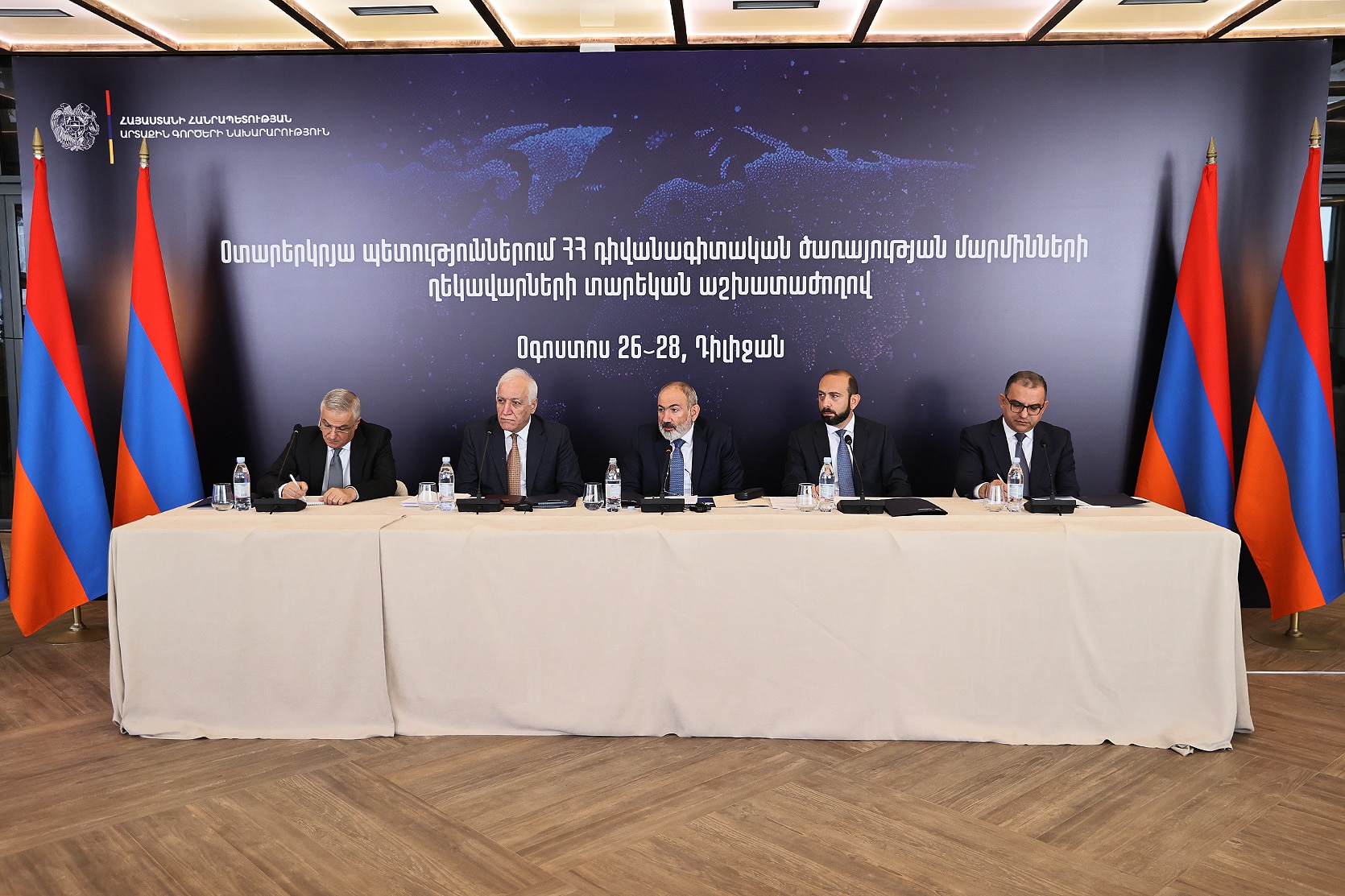 N. Pachinian lance la réunion annuelle des ambassadeurs arméniens à l&rsquo;étranger et prévient qu&rsquo;une phase difficile s&rsquo;annonce