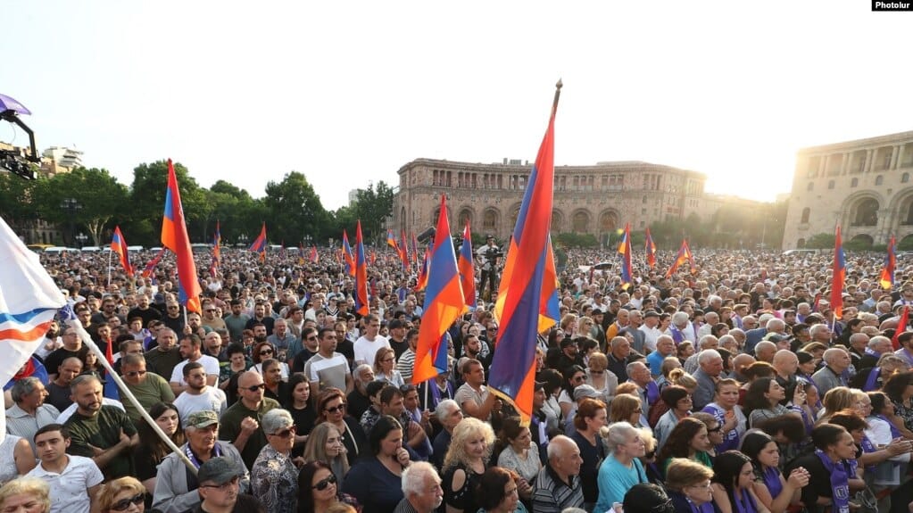 La télévision d&rsquo;État accusée d&rsquo;avoir couvert les manifestations anti-Pachinian de manière contraire à l&rsquo;éthique