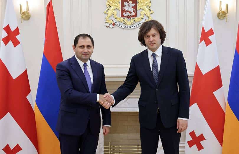 Le Premier ministre géorgien Kobakhidze et le ministre arménien de la Défense Papikyan ont souligné l&rsquo;importance d&rsquo;établir une paix stable et à long terme dans la région