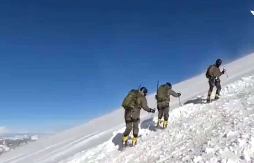 Des militaires Arméniens ont conquis le plus haut sommet d&rsquo;Europe, l&rsquo;Elbrouz (5 643m)