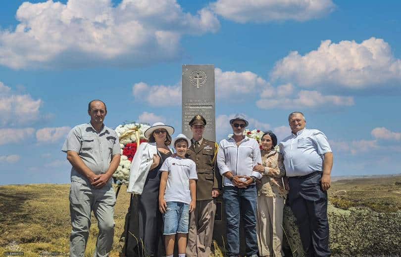 L&rsquo;attaché militaire des États-Unis en Arménie a rendu hommage aux 17 victimes de l&rsquo;avion américain C-130 qui s&rsquo;est écrasé en 1958 près de Nerkin Sasnashen