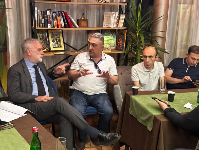 Exiger la libération des otages arméniens