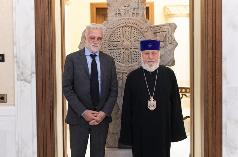 Le Catholicos et l&rsquo;ancien procureur de la CPI Ocampo ont discuté des questions liées à la sécurité de l&rsquo;Arménie, du peuple d&rsquo;Artsakh et des prisonniers Arméniens détenus à Bakou