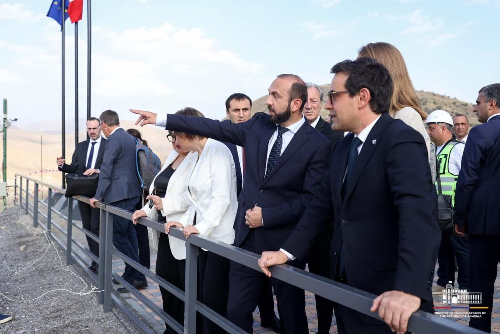 Le chef de la diplomatie arménienne Ararat Mirzoyan et son homologue français Stéphane Séjourné ont visité le réservoir de Vedi