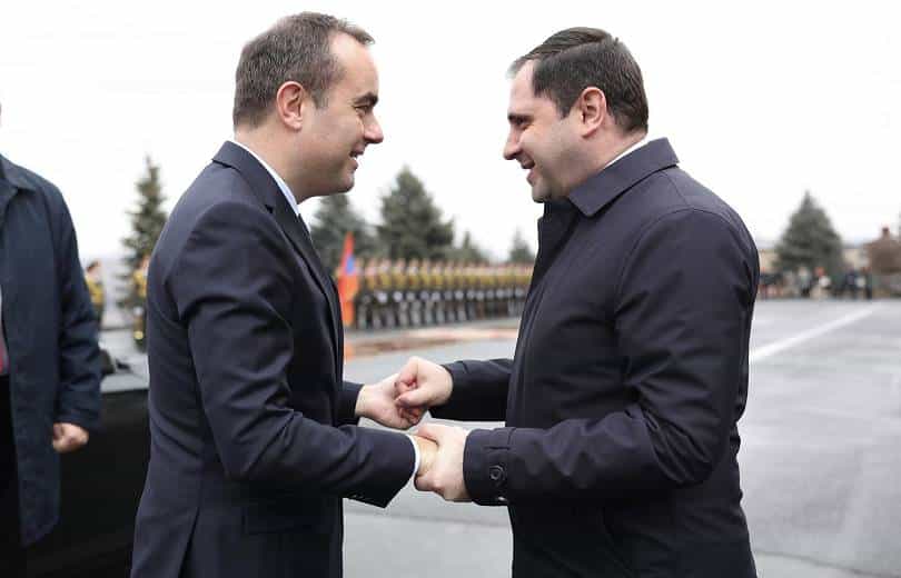 Je suis sûr que la coopération entre l’Arménie et la France dans le domaine de la défense se développera au profit de nos pays a indiqué Suren Papikyan à Sébastien Lecornu