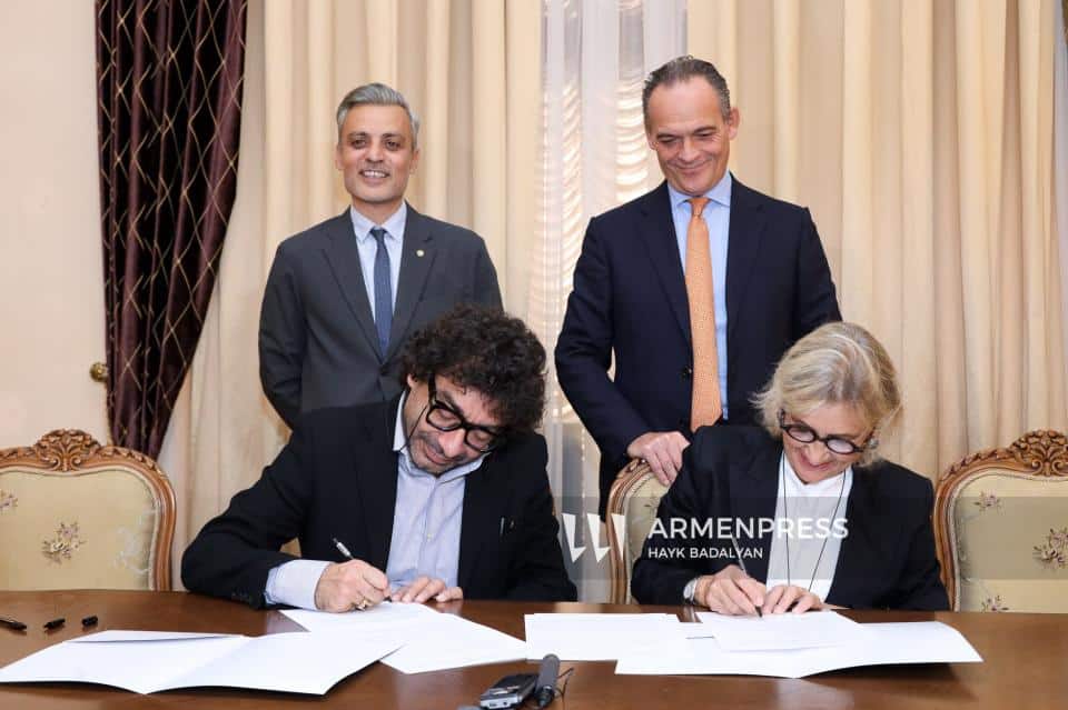 Signature de l&rsquo;accord entre le Théâtre national académique d&rsquo;opéra et de ballet et l&rsquo;Académie des arts et métiers du théâtre de la Scala