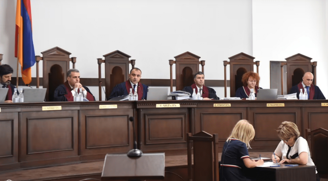 La Cour suprême d&rsquo;Arménie minimise la clause constitutionnelle contestée par Bakou