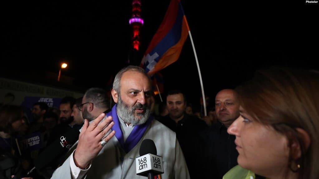 Le leader de la contestation arménienne passe à la télévision d&rsquo;État