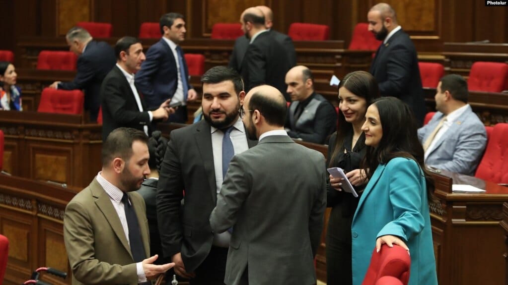 Le parti de N. Pachinian bloque l&rsquo;enquête sur l&rsquo;aide gouvernementale aux réfugiés du Karabakh