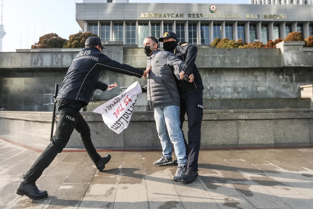 Human Rights Watch et Freedom Now dénoncent dans un nouveau rapport  la répression virulente contre les détracteurs du gouvernement
