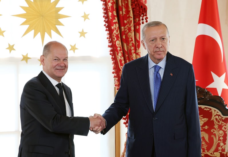 A Istanbul, Erdogan salue les « efforts » de son « cher ami » Scholz