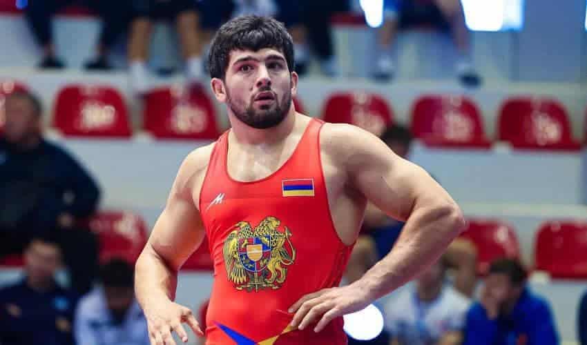 Hayk Khloyan (Arménie), champion du monde de lutte gréco-romaine des 97 kg des U23 à Tirana (Albanie), Shant Khachatryan (Arménie) vice-champion du monde des 72 kg