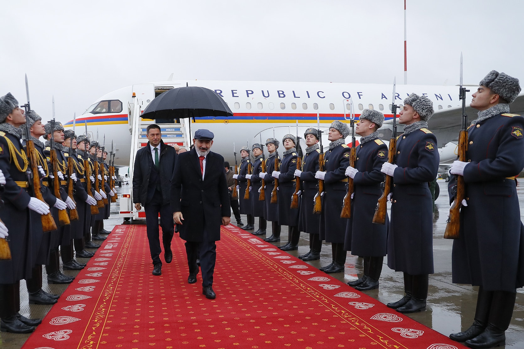 Nikol Pachinian est arrivé à Kazan et a gouté le célèbre chak-chak tatar à l&rsquo;aéroport