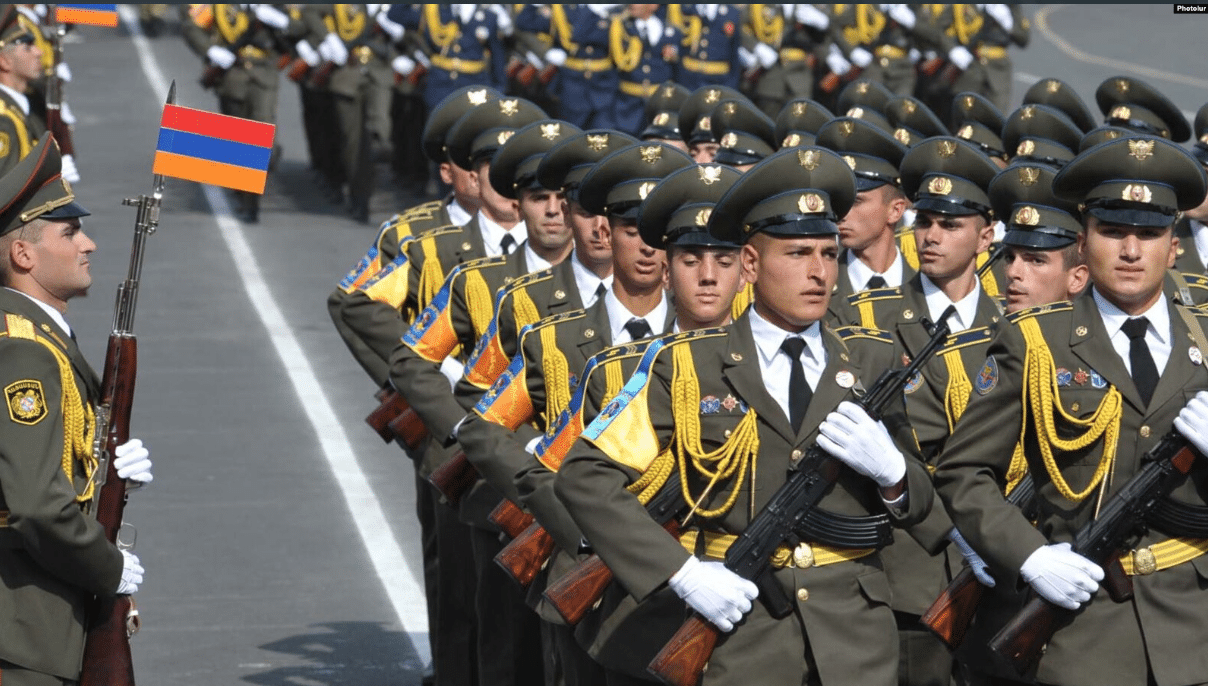 Une nouvelle loi arménienne encourage les officiers retraités à réintégrer l&rsquo;armée