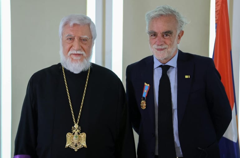 Le Catholicos Aram Ier et Luis Moreno Ocampo ont discuté des questions liées aux droits des Arméniens d&rsquo;Artsakh