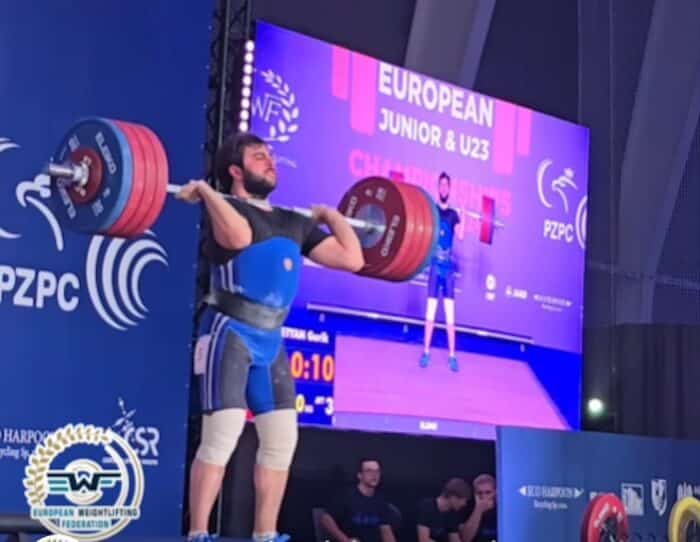 L’haltérophile Garik Karapetyan (Arménie) s’est imposé ses rivaux géorgiens et azerbaïdjanais pour devenir champion d&rsquo;Europe des U23