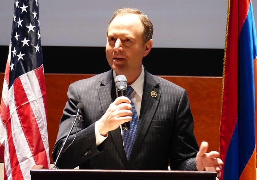 Adam Schiff, co-président du Caucus arménien, élu au Congrès