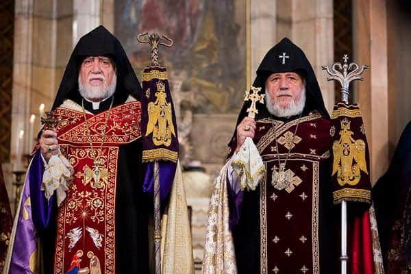 Les Catholicos Karekin II et Aram I : pour défendre les otages arméniens