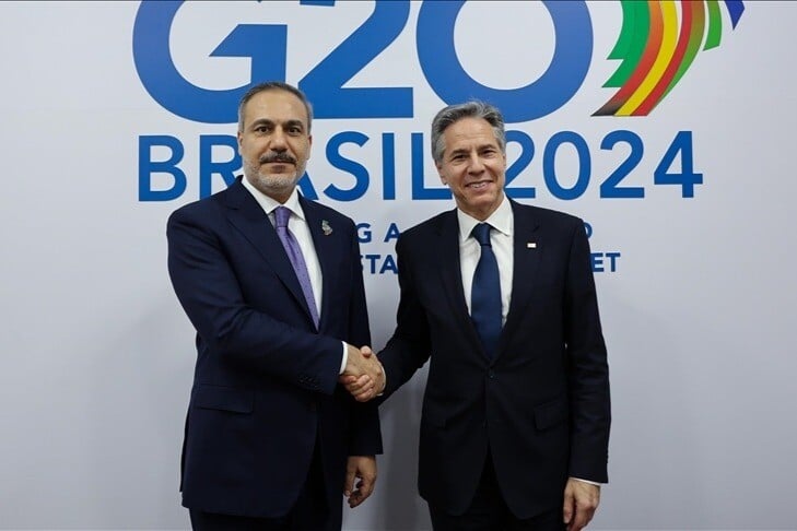 Le secrétaire d&rsquo;État américain et le ministre turc des Affaires étrangères discutent de l&rsquo;importance d&rsquo;une « paix digne et durable dans le Caucase du Sud »