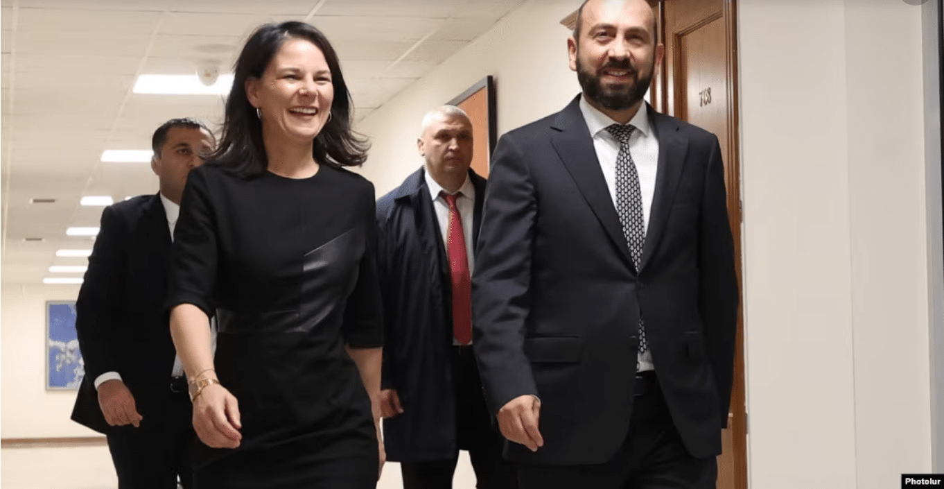 La ministre allemande des Affaires étrangères en route pour Bakou s&rsquo;arrête à Erevan