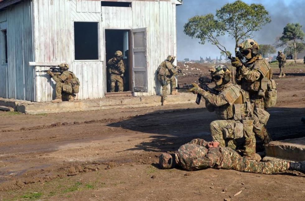 Les forces azerbaïdjanaises et iraniennes entament des exercices frontaliers conjoints