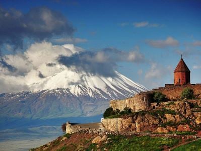 Les touristes choisissent l&rsquo;Arménie pour la nature, ses excellents vins et sa cuisine riche écrit le journal italien « La Repubblica »