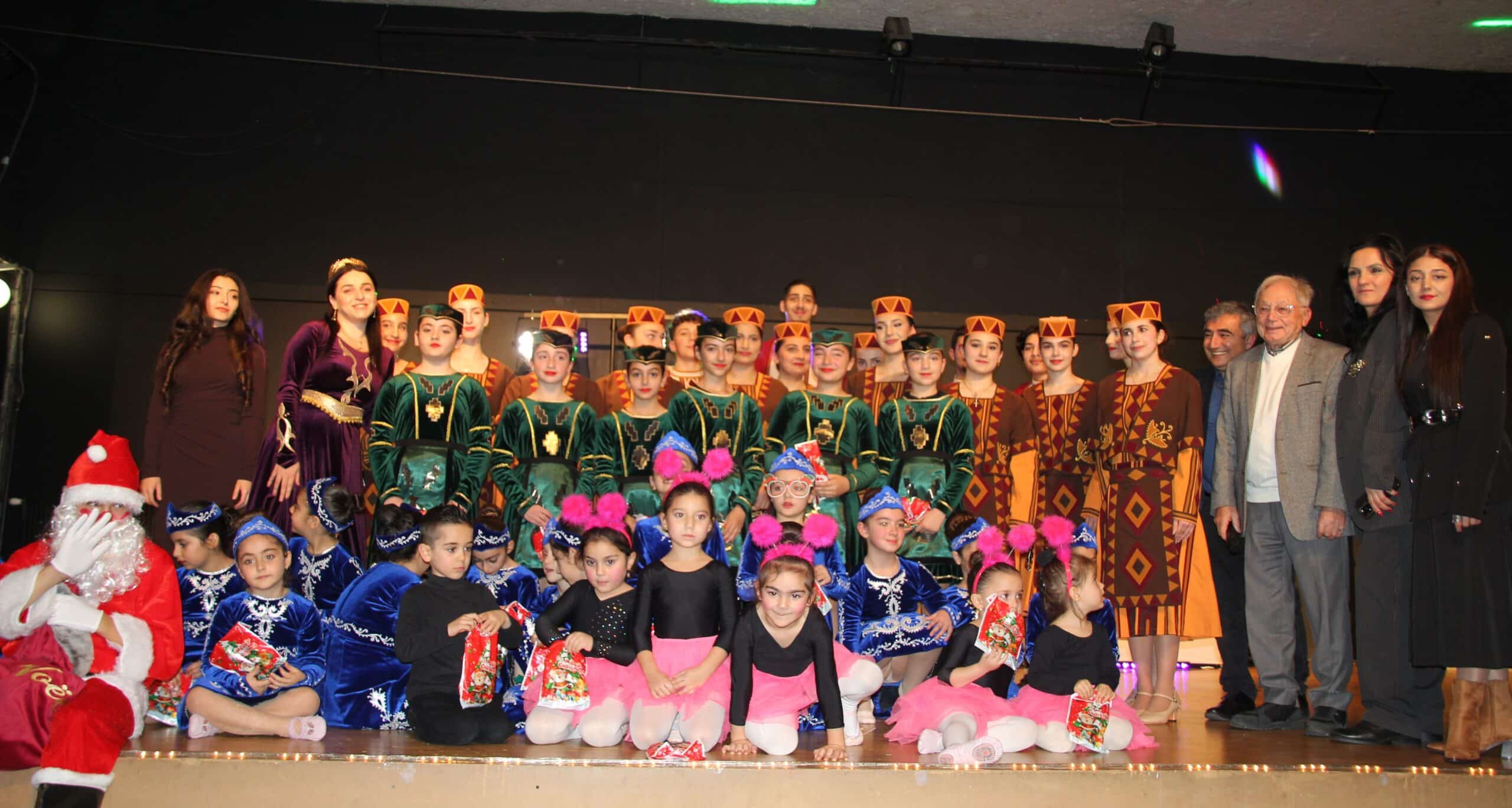 Spectacle de Noël placé sous le signe de l’Arménie avec chants, danses et musique arménienne à Bourg-Lès-Valence